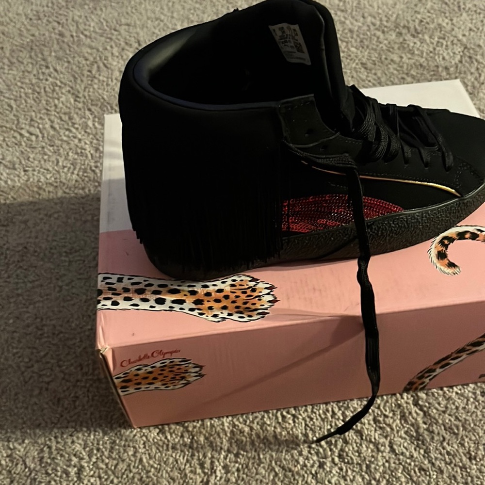 Woman exclusive fringe Black and Red Pumas size 7.5 Brand  New